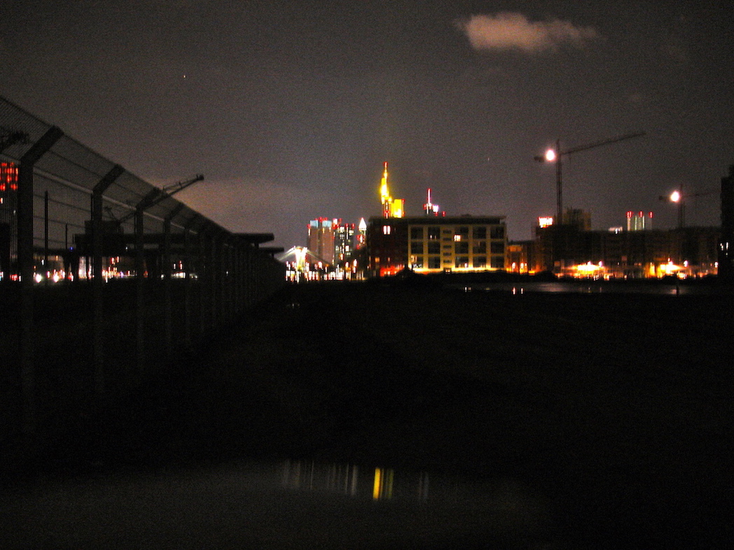 Baustelle in Frankfurt bei Nacht